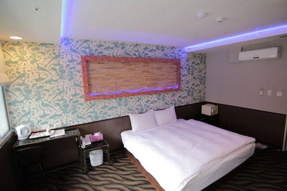 Moshamanla Hotel - Ximen Tajpej Zewnętrze zdjęcie